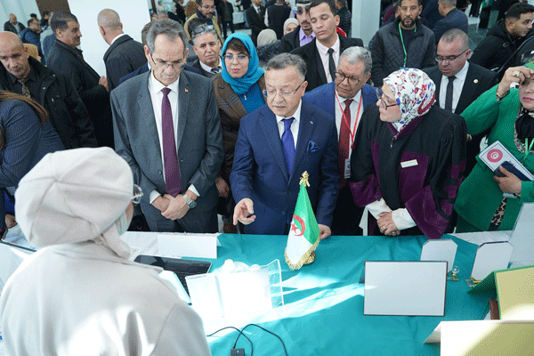 وزير التعليم العالي والبحث العلمي كمال بداري يؤكد: الجامعات الحدودية بين الجزائر و تونس تشكل محركا للتنمية 
